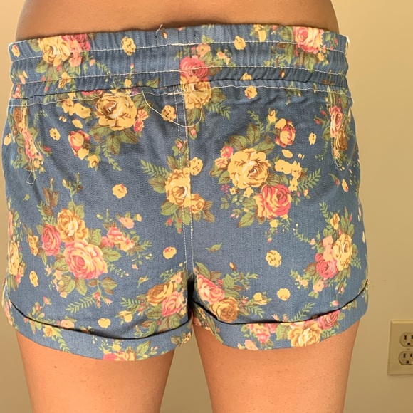 Flower print Shorts - Picture 3 of 4